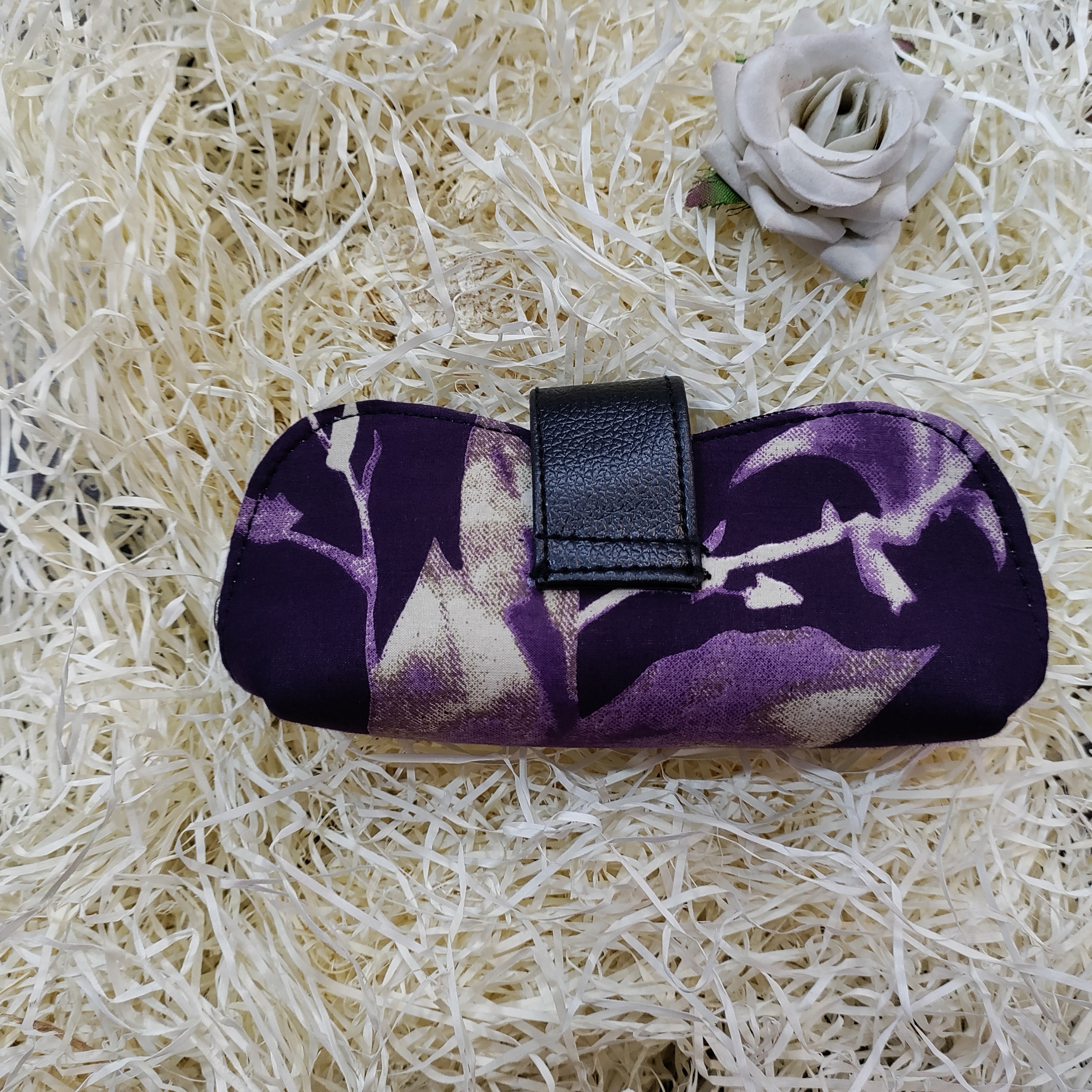 Fashionable Purple Sunglass Pouch - Soft, Stylish, Protective